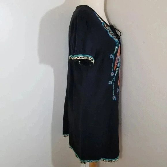 {Forever 21} Embroidered Tunic Blouse - Picture 3 of 10